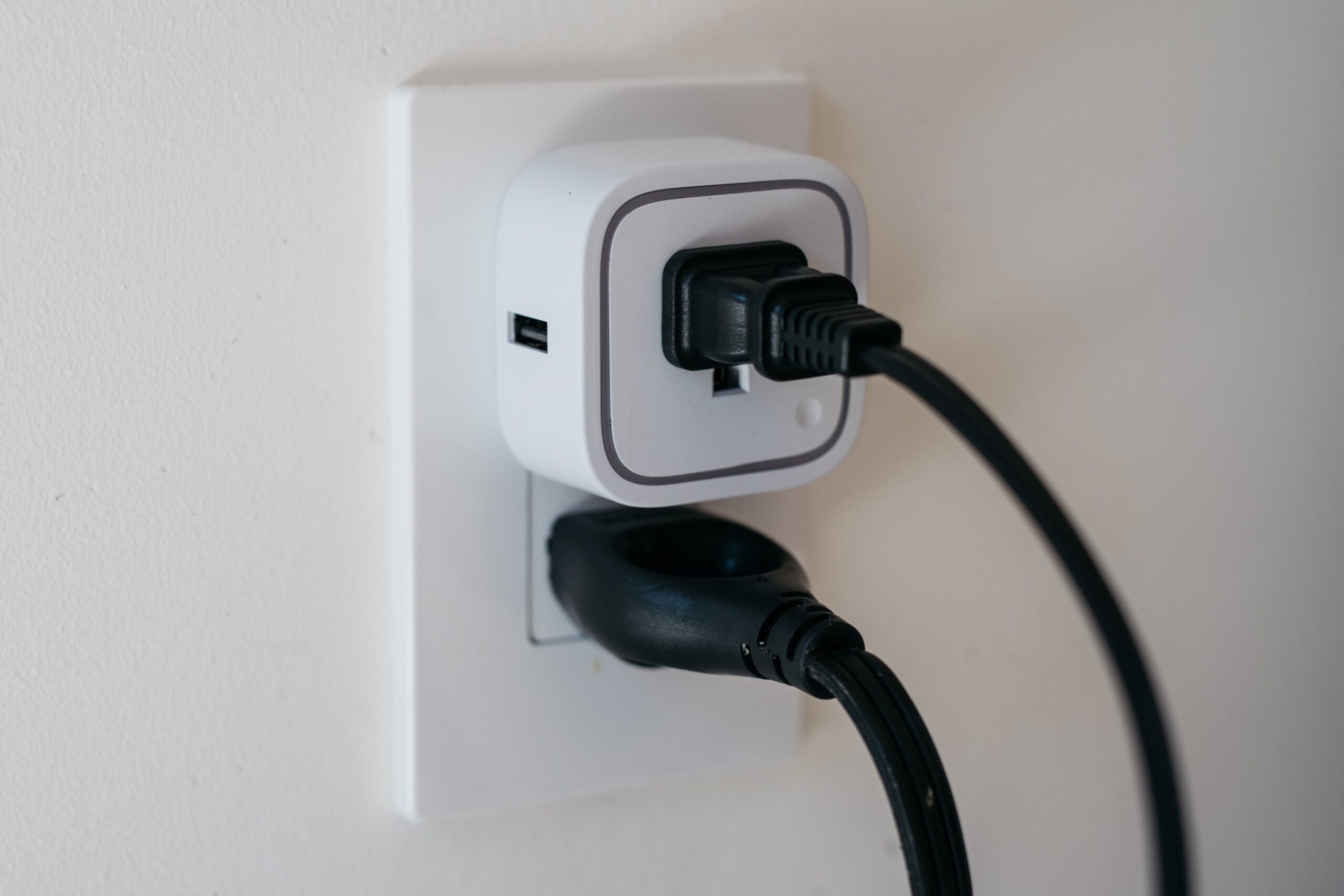 https://www.enercare.ca/wp-content/uploads/2022/05/smart-plug-scaled.jpg